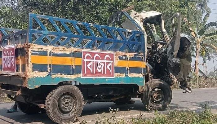 বাসের সঙ্গে সংঘর্ষে বিজিবির টহলগাড়ির চালক নিহত, আহত ৭