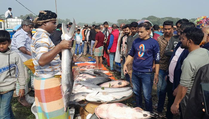 আড়াইশ বছরের ঐতিহ্যবাহী জামাই মেলায় উৎসবের আমেজ