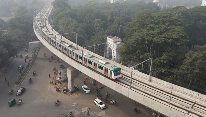 নতুন সময়সূচিতে মেট্রোরেলের যাত্রা শুরু