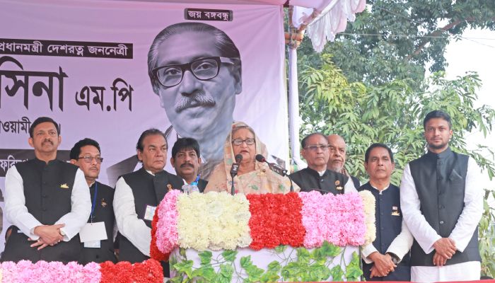 ফরিদপুর রাজেন্দ্র কলেজ মাঠে জেলা আওয়ামী লীগ আয়োজিত নির্বাচনী জনসভায় প্রধানমন্ত্রী শেখ হাসিনা। ছবি : ফোকাস বাংলা