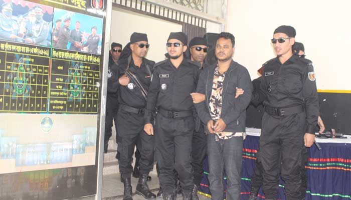 টেন্ডারবাজির সঙ্গে জড়িত ভাড়াটিয়া সন্ত্রাসী ‘ব্লেড শামীম’ 
