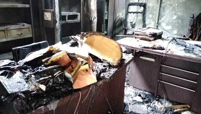 গাজীপুরে আগুনে পুড়ল পিরুজালী ইউনিয়ন পরিষদ কার্যালয়। প্রবা ফটো