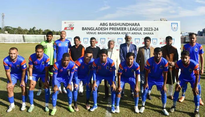 পুলিশে ধরা রাসেল