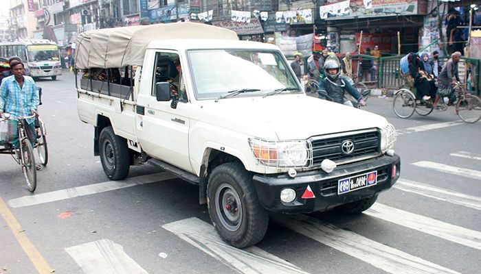 সারা দেশে সশস্ত্র বাহিনী মোতায়েন