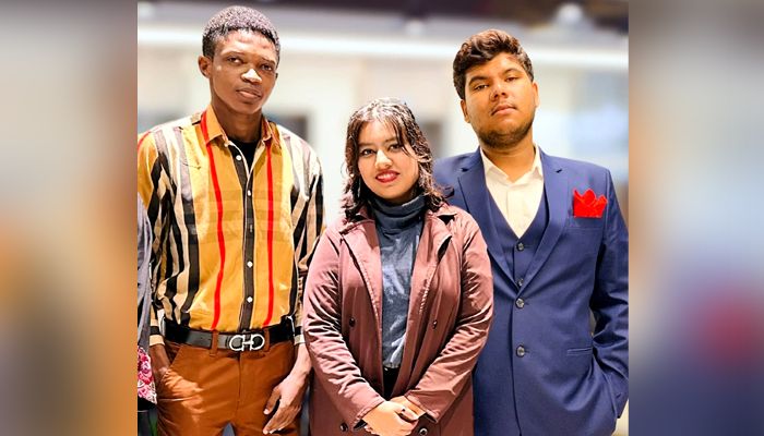 চামড়ার বিকল্প খুঁজে আন্তর্জাতিক পুরস্কার