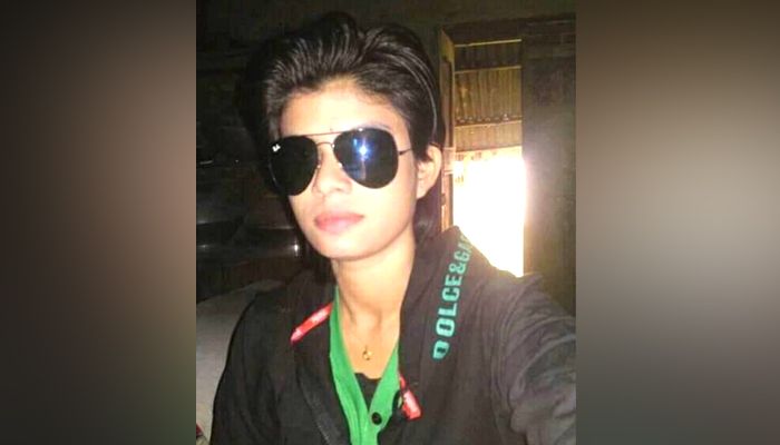 নারী বাইকার রুলী খাতুন। প্রবা ফটো