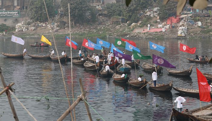 বুড়িগঙ্গায় নৌকা র‌্যালি
