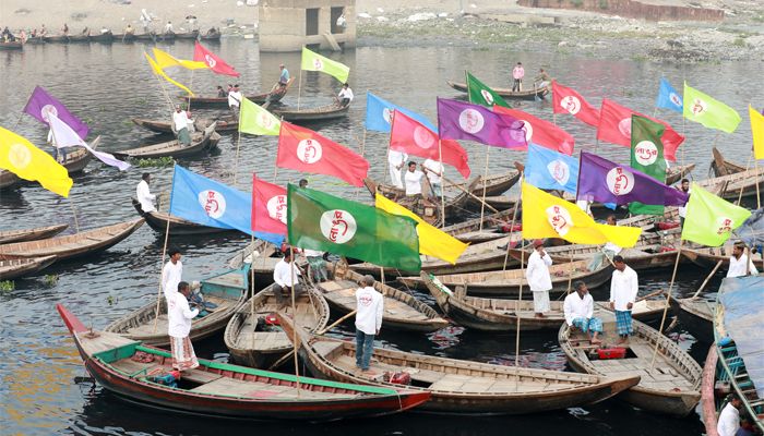 বুড়িগঙ্গায় নৌকা র‌্যালি