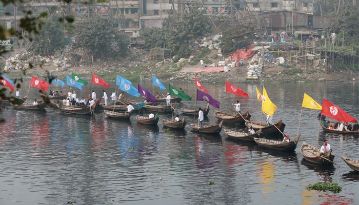 বুড়িগঙ্গায় নৌকা র‌্যালি