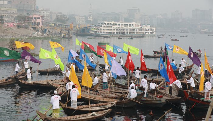 বুড়িগঙ্গায় নৌকা র‌্যালি