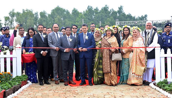 ১২৭ প্রজাতির ফুল গাছে উৎসব