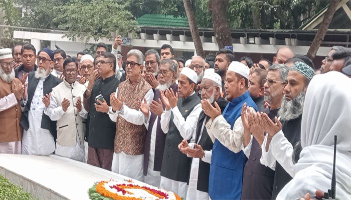 বঙ্গবন্ধুর সমাধিতে এমপি ওয়াকিল উদ্দিনের শ্রদ্ধা 