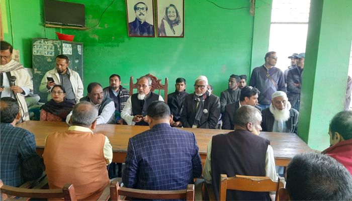 বাঘারপাড়ায় নৌকা বিজয়ী করতে জনপ্রতিনিধি সভায় বক্তব্য দেন নৌকার প্রার্থী এনামুল হক বাবুল। প্রবা ফটো