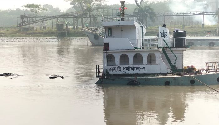 কয়লা নিয়ে ভৈরব নদে ডুবল কার্গো জাহাজ