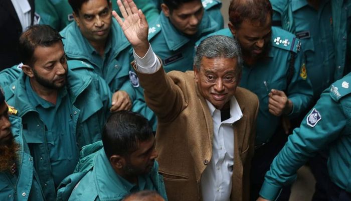 ৮ মামলার চারটিতে আমীর খসরুর জামিন