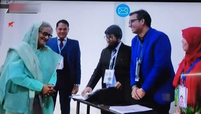ভোট দিলেন শেখ হাসিনা