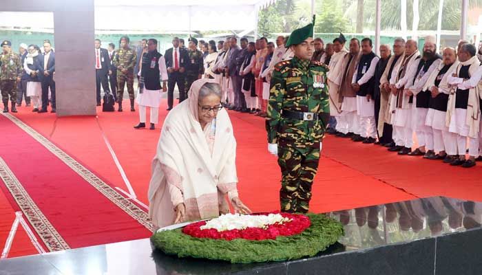 বঙ্গবন্ধুর স্বদেশ প্রত্যাবর্তন দিবসে শেখ হাসিনার শ্রদ্ধা