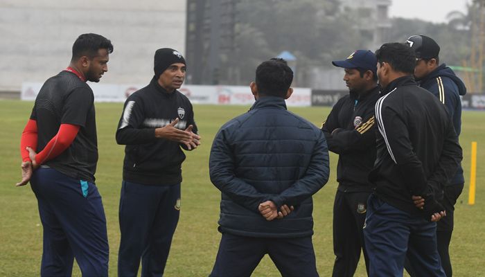 অন্যদের চেয়ে আলাদা রংপুর