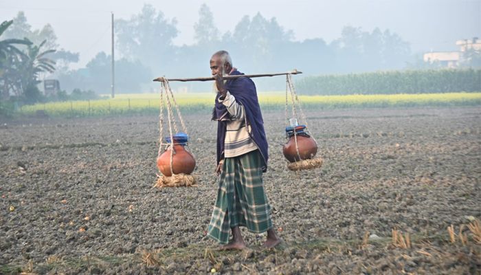 শীতের সকালে কলাতিয়া গ্রামে