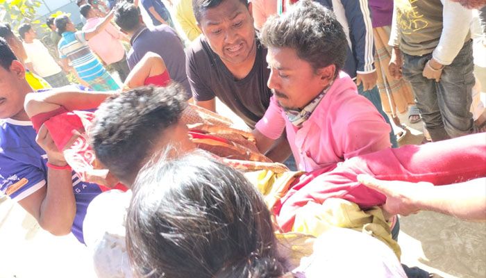 বান্দরবানে পাহাড়ের খাদে গাড়ি, ২ পর্যটক নিহত