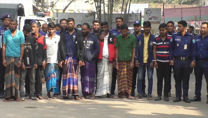 জেলে ছদ্মবেশে বাড়ি টার্গেট, অতঃপর ডাকাতি