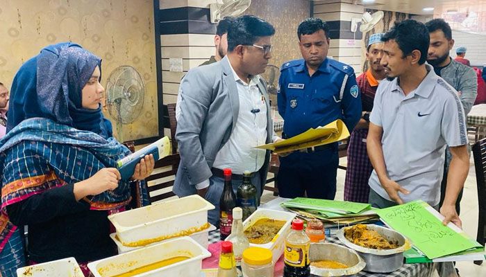 নোয়াখালীতে নিরাপদ খাদ্য কর্তৃপক্ষের অভিযান, তিন প্রতিষ্ঠানকে জরিমানা