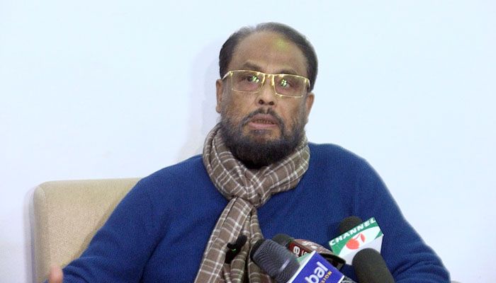 রংপুর নগরীর সেনপাড়া স্কাই ভিউ বাসভবনে সাংবাদিকদের সঙ্গে কথা বলেন জাতীয় পার্টির চেয়ারম্যান জিএম কাদের। প্রবা ফটো
