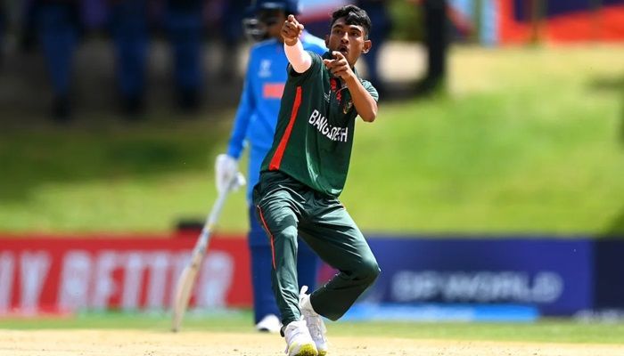 মারুফের ফাইফারেও ভারতের পুঁজি ২৫১