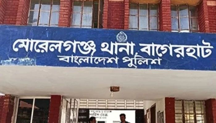 মোরেলগঞ্জে খড়ের গাদা থেকে ককটেল ও অস্ত্র উদ্ধার