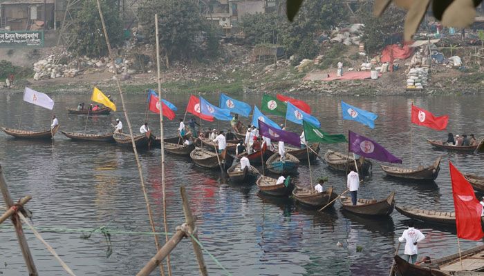 নদী ও প্রাণ-প্রকৃতি রক্ষায় নৌকা র‌্যালী