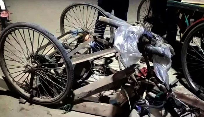 টাঙ্গাইলে বাসচাপায় ২ ভ্যানযাত্রী নিহত