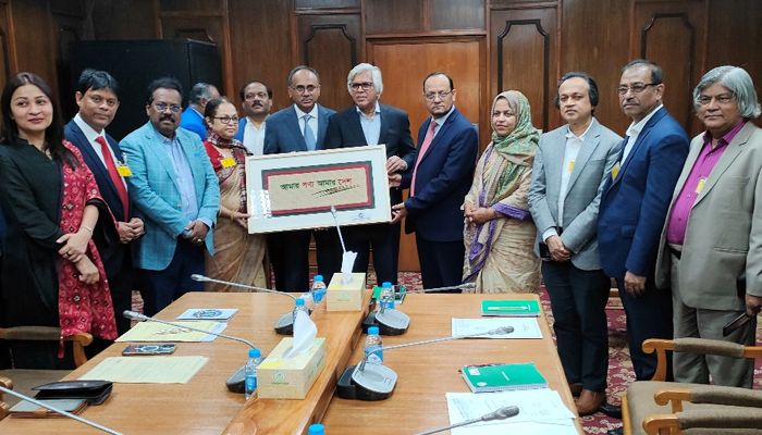 বাংলাদেশ ব্যাংকের গভর্নরের সঙ্গে বিসিআই প্রতিনিধিদলের সাক্ষাৎ