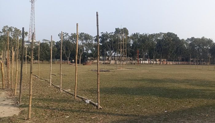 বাগাতিপাড়ায় পরীক্ষাকেন্দ্রে বইমেলা, বন্ধ করলেন ইউএনও