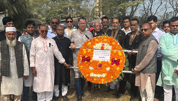 ভাষাশহীদদের প্রতি এফবিসিসিআইয়ের পরিচালকের শ্রদ্ধা 
