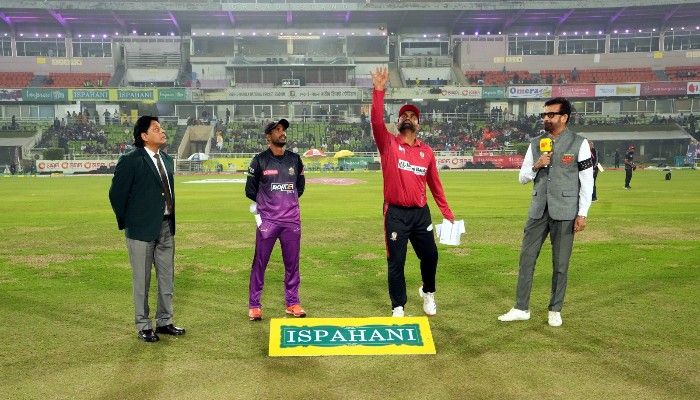 টস জিতলেন তামিম, ব্যাটিংয়ে চট্টগ্রাম