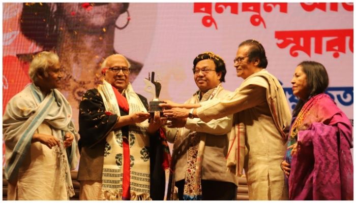 নৃত্যাচার্য বুলবুল চৌধুরী সম্মাননা পেলেন লিয়াকত আলী লাকী