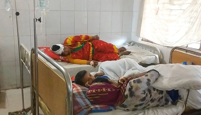 লোহাগড়ায় মা-মেয়েকে কুপিয়ে ও পিটিয়ে জখম
