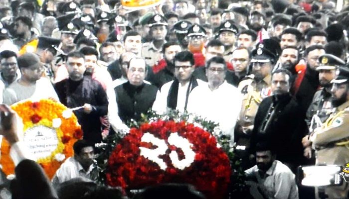 মাগুরায় শহীদ মিনারে নানা শ্রেণি-পেশার মানুষের বিনম্র শ্রদ্ধা