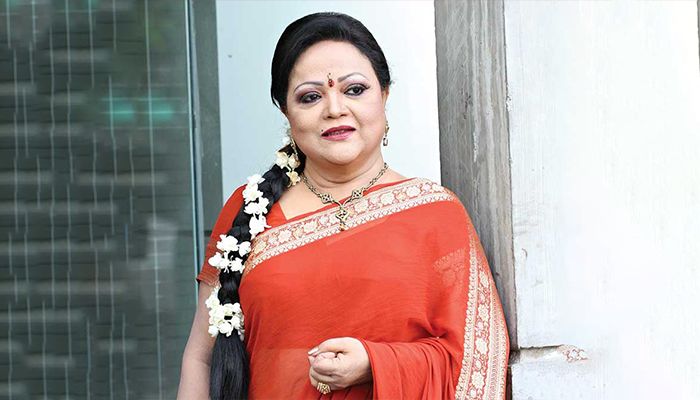 চেকআপের জন্য সিঙ্গাপুরে সাবিনা ইয়াসমীন
