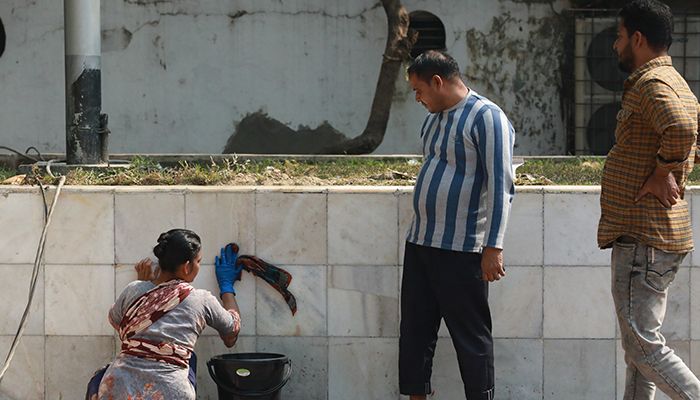 আন্তর্জাতিক মাতৃভাষা দিবস উপলক্ষে শহিদ মিনারে শেষ সময়ের প্রস্তুতি