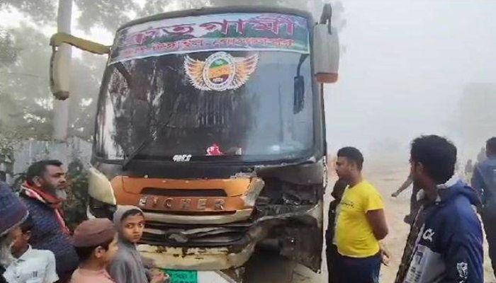 টাঙ্গাইলে বাসচাপায় মা-ছেলে নিহত