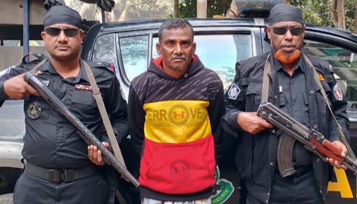 আদমদীঘিতে স্ত্রীকে কুপিয়ে হত্যা, স্বামী গ্রেপ্তার