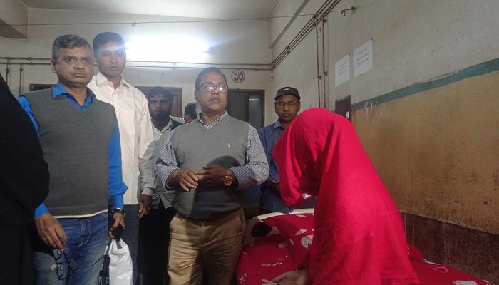 স্ত্রীর হাত বেঁধে শরীরে গরম পানি ঢেলে দেন শিক্ষক স্বামী