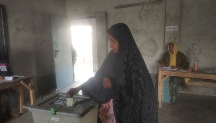 স্থগিত হওয়া নওগাঁ-২ আসনে ভোটগ্রহণ চলছে