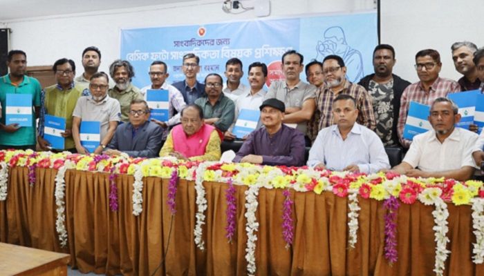ফটোসাংবাদিকদের তিন দিনব্যাপী প্রশিক্ষণের সমাপ্তি