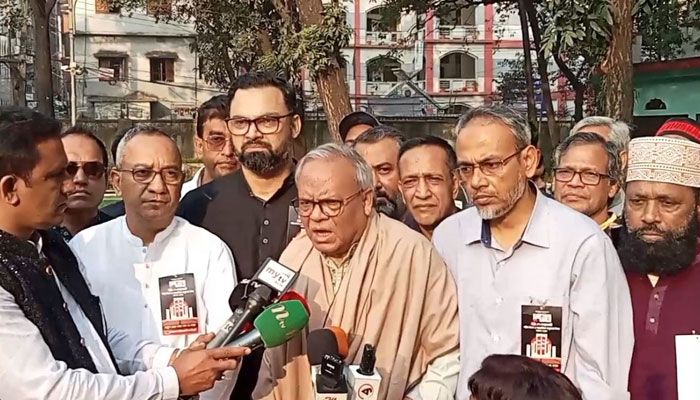 দেশে রাজকীয় শাসন চালু করেছে দেশি হানাদার বাহিনী : রিজভী