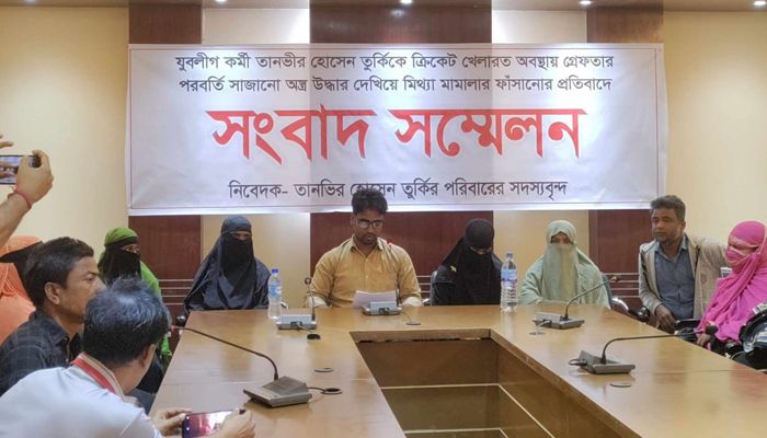 খেলার মাঠ থেকে ‘ধরে নিয়ে’ অস্ত্র মামলায় চালান