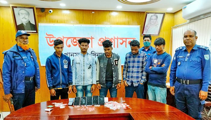 দিনাজপুরে অনলাইন জুয়ায় জড়িত পাঁচজনকে ১ মাসের সাজা