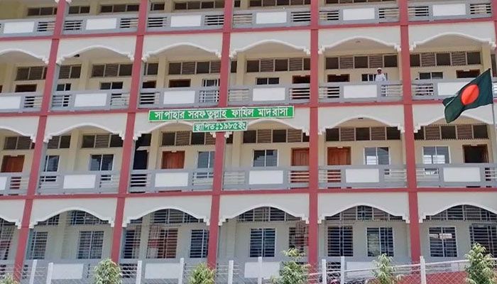 নওগাঁয় দাখিল পরীক্ষার এক কেন্দ্রে ৫৯ ভুয়া পরীক্ষার্থী