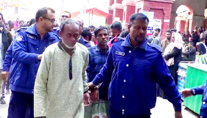  রায় ঘোষণা শেষে আসামিদের কারাগারে নেওয়া হয়। প্রবা ফটো